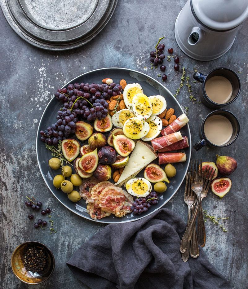 Figs, eggs and fresh fruit