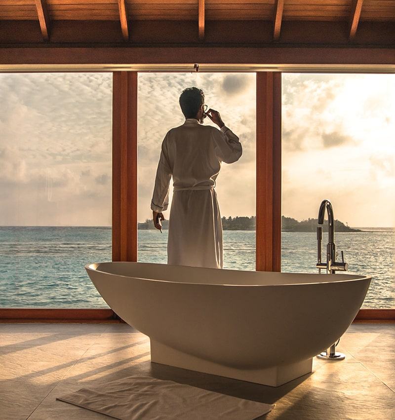 Soaking tub in the Vineyard Suite